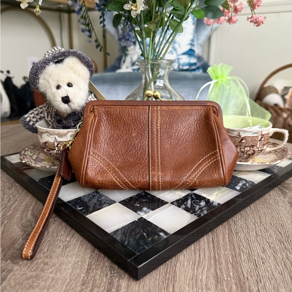 Vintage Coach SoHo Kisslock Wristlet in British Tan